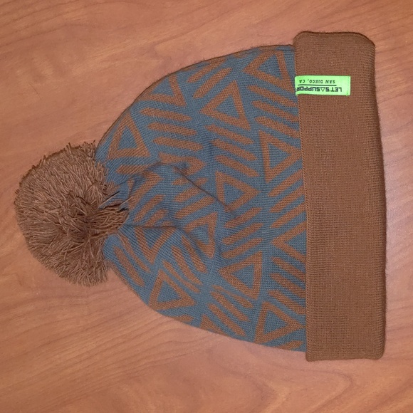 American Wranglers Stitched Patch Cuffed Beanie w Pom Pom - Picture 4 of 6
